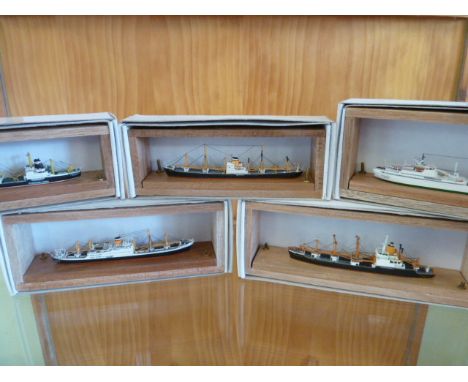 2500/1 scale metal ocean liner models (5)