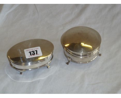 Silver velvet lined oval and circular trinket boxes - Birmingham 1921 & 1919 (2)