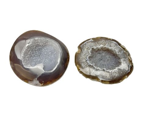 Pair of agate with amethyst druzy, with rough edges, D8cm