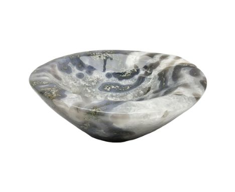 Polished agate bowl, with a shallow concave centre, D19cm, H7cm