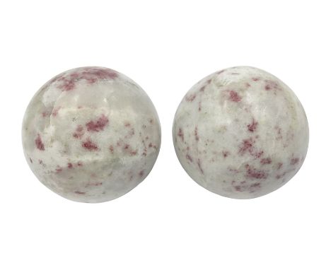 Pair of cinnabar spheres, D6cm 