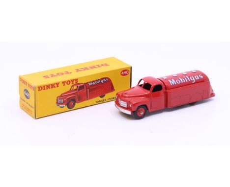 Dinky: A boxed Dinky Toys, 'Mobilgas' Tanker, Reference No. 440, red body with 'Mobilgas' decal to each side. Original box, g