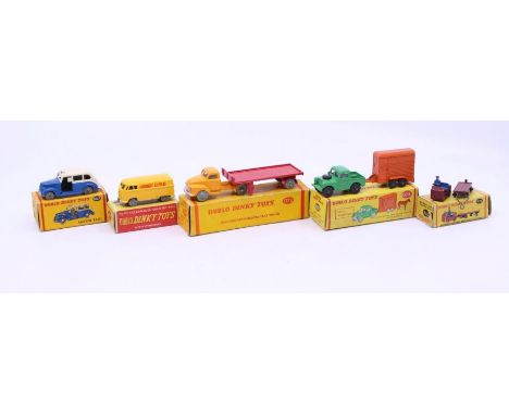 Dinky: A collection of five boxed Dublo Dinky Toys, to comprise: Austin Taxi 067, Volkswagen Delivery Van 071, Bedford Articu