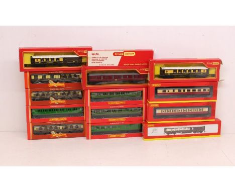 Hornby: A collection of fourteen boxed Hornby, OO Gauge coaches, to include: R4180, R122, R424, R123, R425, R4181, R163, R425