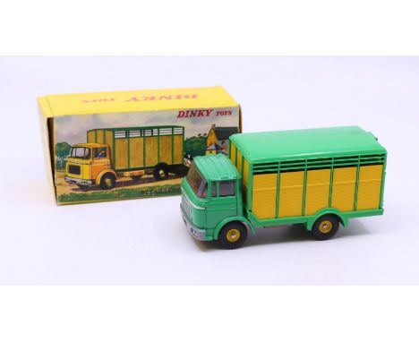 Dinky: A boxed French Dinky Toys, Betaillere Berliet, Reference No. 577, green and yellow body. Original box, general wear ex