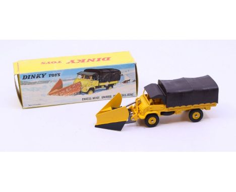 Dinky: A boxed French Dinky Toys, Chasse-Neige Unimog Mercedes-Benz, Reference No. 567, yellow body with black roof. Original