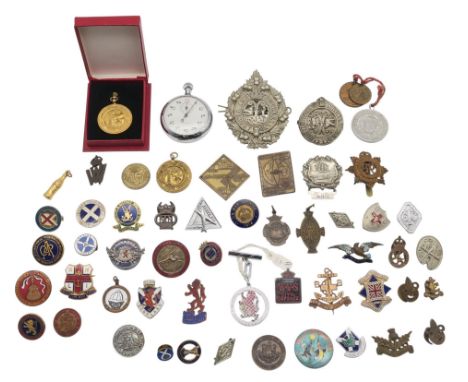 Assorted military and civilian badges, to include an Argyll &amp; Sutherland Highlanders Glengarry cap badge, 1914-dated enam