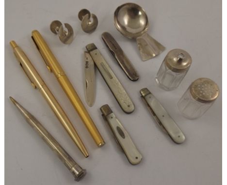 THREE SILVER BLADED AND MOTHER-OF-PEARL FOLDING FRUIT KNIVES, a pair of silver CUFFLINKS, two gilded PARKER PENS etc. 