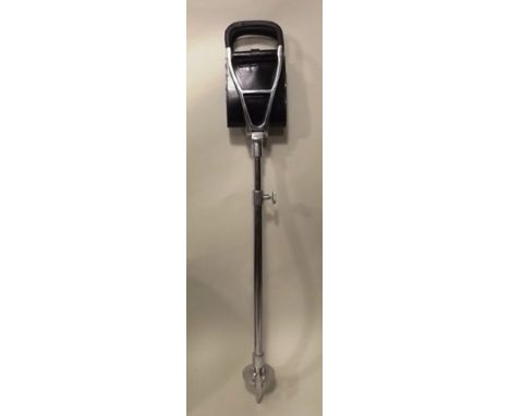 AN ALUMINIUM SHOOTING STICK 