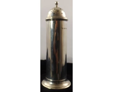 LEE & WIGFULL (HENRY WIGFULL) AN 18TH CENTURY DESIGN SILVER SUGAR DREDGER OR CASTER of plain cylindrical form with domed cove