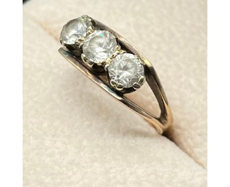 Antique/ vintage 9ct yellow gold ladies ring set with three round cut quartz stones.  [3.98grams] [Ring size M] [5MM Diameter