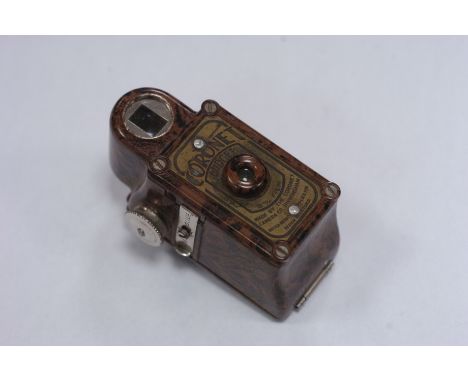 Coronet Midget Camera, brown colour (chip on rear door)