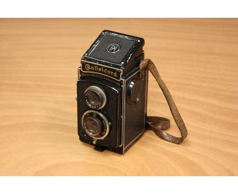 A Rolleicord TLR Camera, with Carl Zeiss Jena Triotar f/3.8 75mm lens, in case