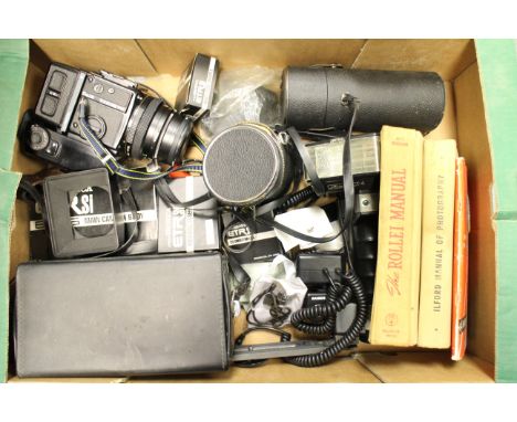 Bronica ETRSi camera, together withBronica accessories, a Metz flash gun and other items (a lot)