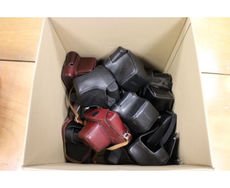 Leica camera cases quantity of Leica cases mostly for reflex cameras (a lot)