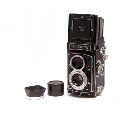 A Rolleicord Vb TLR Camera, with Schneider Xenar f/3.5 75mm lens, in maker's case, together with lens hood and filters