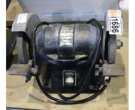 Picador bench top grinder, 240v 3000 rev. Not available for in-house P&P, contact Paul O'Hea at Mailboxes on 01925 659133Cond