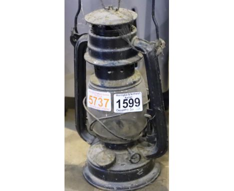 A vintage paraffin metal miners lamp. Not available for in-house P&amp;P, contact Paul O'Hea at Mailboxes on 01925 659133 