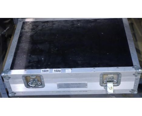 Metal lockable light storage carry case, 66 x 47 x 17 cm. Not available for in-house P&amp;P, contact Paul O'Hea at Mailboxes