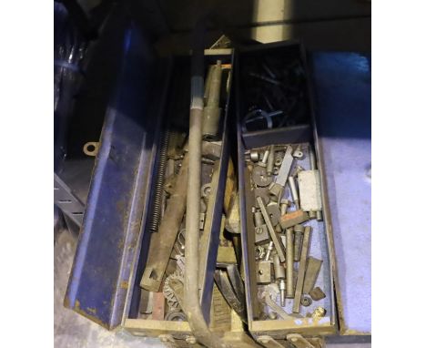 Vintage cantilever tool box with contents to include hammers, fixings etc. Not available for in-house P&amp;P, contact Paul O