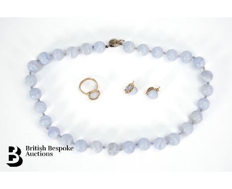 A blue agate necklace, approx 49 cms in length, stud earrings and&nbsp;a ring, size N, approx 3.85 gms.&nbsp;