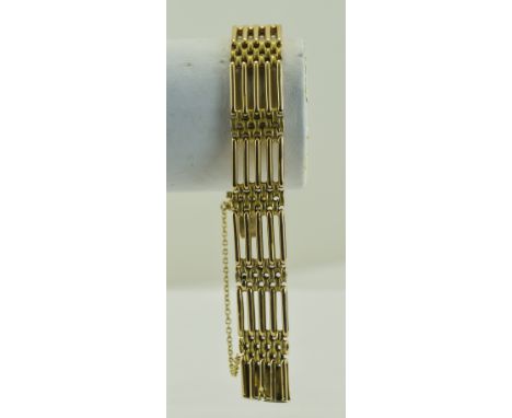 A Good Quality 9ct Gold 5 Bar Gate Bracelet with Safety Chain. Fully Hallmarked. 27.6 grams. 7 Inches In Length. 