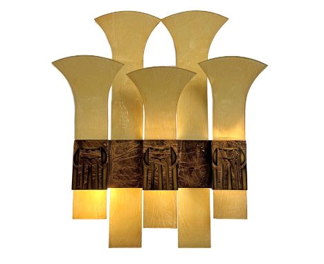 Wall lamp with 6 colored elongated glass plates ending in a curved oncoming top, supported by a gold and bronze colored metal