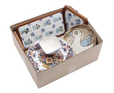 Tichelaar Makkum earthenware dish with polychrome floral decor and flower basket, 28 cm diameter, Tichelaar Makkum fruit test