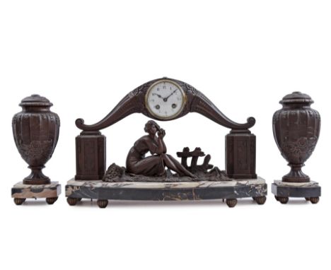 Art Nouveau table clock in marble and with a statue of a sitting girl, 31 cm high, 48 cm wide, with 2 side compartments