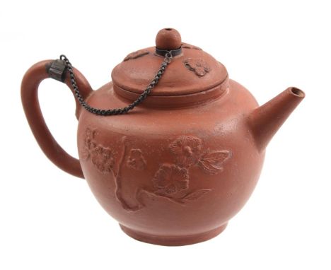 Plateelbakkerij de Gecroonde Teapot, red earthenware teapot with decor of vines with flowers inspired by the Yixing teapots, 