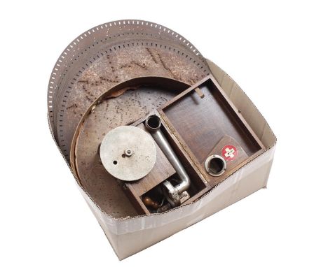Box with 21 metal discs for music box, ca. 1900, 34.5 cm diameter and 43.5 cm diameter and wooden box with record player, 11 