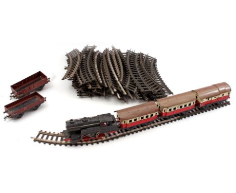 Fleischmann 1950s tin train set consisting of a wind-up locomotive, 18 cm long, 2 passenger carriages, freight wagon and 1 op