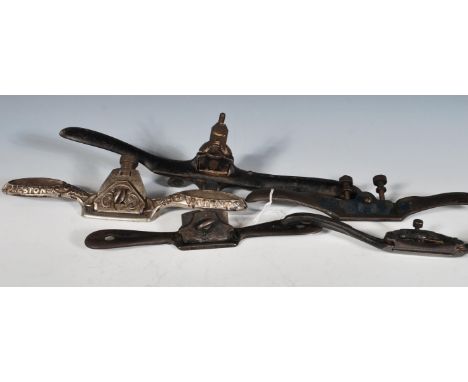 A group of five&nbsp;20th Century vintage carpenters cast iron spokeshave / spoke woodworking tools to include a Stanley No. 