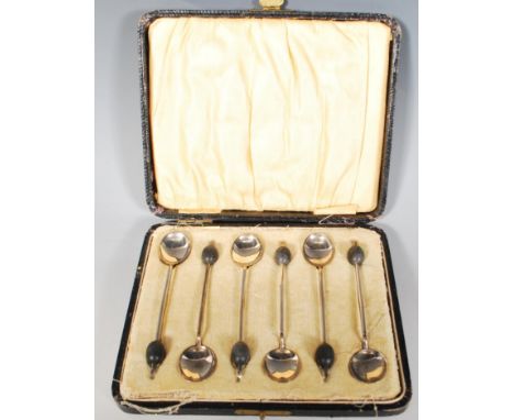 A cased set of six early 20th Century silver hallmarked coffee&nbsp;bean finial spoons. Hallmarked for Birmingham date letter