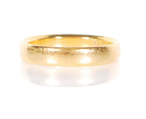 A hallmarked 22ct gold band ring of typical form. Hallmarked Birmingham 1924. Weight 3.9g. Size K.5.