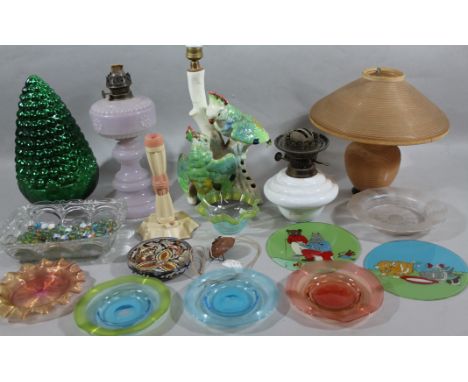 Various early 20thC and later glass, to include a vaseline handkerchief bowl, in opalescent colours with green line upper ban