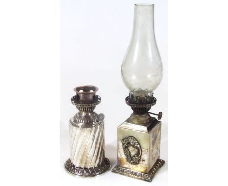 A very early 20thC table oil lamp, of Neo-Classical design, with square base to a plain glass funnel and bellflower style low