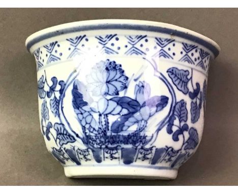GROUP OF 20TH CENTURY CHINESE STYLE BLUE AND WHITE CERAMICS including two vases, a ginger jar, a wall hanging planter, and ot