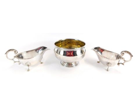 A Rosignoli rose bowl, with stepped foot, white metal, marked 800, 7¾oz gross. together with&nbsp; two silver plated sauce bo