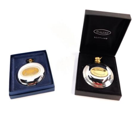 A Dalvey pocket compass, together with a pocket simple barometer, both boxed. (2) 