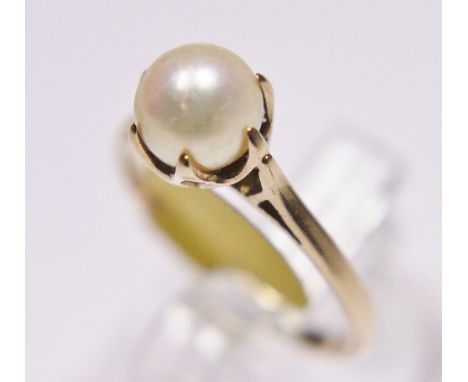 SOLITAIRE RING. 9ct vintage 1977 pearl solitaire ring size M