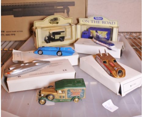 METAL MODEL VEHICLES. Tray of cast metal model vehicles