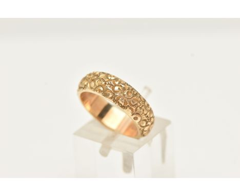 A 9CT GOLD FLORAL BAND RING, wide band decorated with a floral pattern, approximate band width 5.9mm, hallmarked 9ct Birmingh