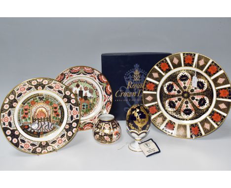 A GROUP OF ROYAL CROWN DERBY PORCELAIN, to include an Imari 1128 plate, diameter 26.5cm, an Imari 6299 squat bulbous vase, he