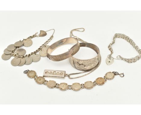 AN ASSORTMENT OF SILVER AND WHITE METAL JEWELLERY, to include a tapered floral bangle with a hook fastening, hallmarked Birmi