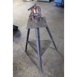 BENCH YOKE VISE, RIDGID NO 21, 1/8"-2', w/ tripod stand