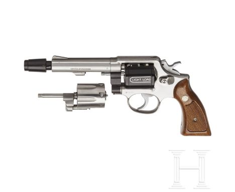 Smith &amp; Wesson Mod. 64, "The .38 M &amp; P Stainless", mit "Japan Light Load" ÜbungsgerätKal. .38 S&amp;W Spl., Nr. 1D575
