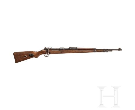 Karabiner 98 k, Code "243 - 1939"Kal. 8x57 IS, Nr. 3868r, nummerngleich inkl. Schrauben. Blanker Lauf. Fünfschüssig. Fertigun