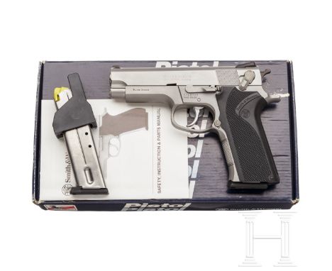Smith &amp; Wesson Mod. 4006, "Third Generation Compact &amp; Full-Size .40 S&amp;W", Stainless, im Karton Kal. .40 S&amp;W, 