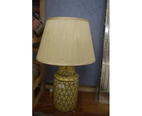 MODERN TABLE LAMP